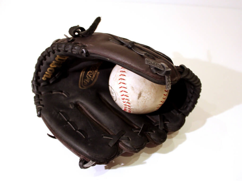 When Should You Get A New Baseball Glove? 8 Signs You Should Know BaseballWow