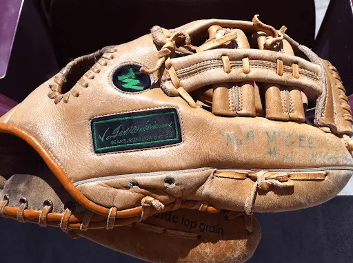 Best-Baseball-Glove-Under-100-1